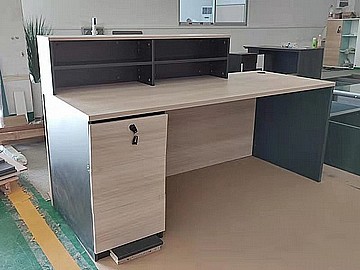 עמדת עבודה משרדית למזכירה/שומר עם ארונית