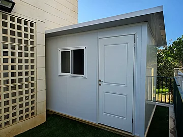 חלון הזזה למחסן פאנל מבודד 80/80 סמ'