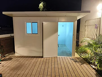 חלון הזזה למחסן פאנל מבודד 80/80 סמ'