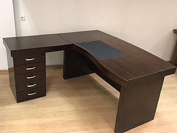 סט שולחן מנהל / מזכירה דגם גל + רתומה ומגירות 160X160 ס