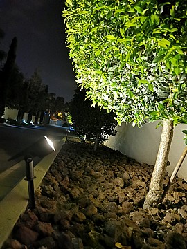 תאורה סולארית - זוג ספוטים סולאריים מקצועיים פאנל מובנה 20 לד