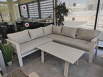 מערכת ישיבה פינתית לגינה/מרפסת עם שולחן דגם ADELLE